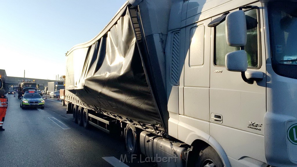 LKW Ladung verschoben A 3 Rich Oberhausen Hoehe AS Koeln Dellbrueck SP P09.jpg